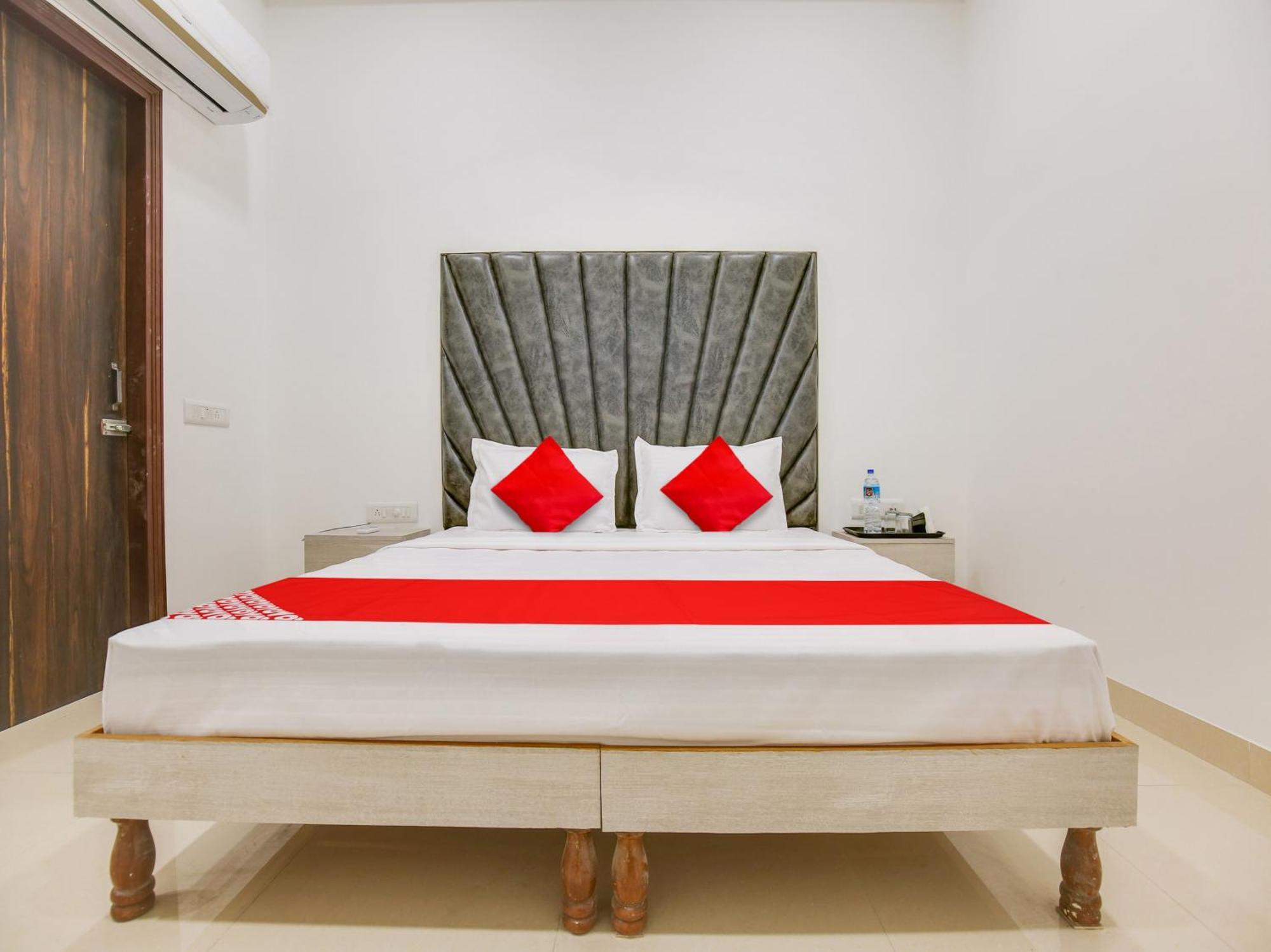 Hotel O Baran Classic Ludhijána Kültér fotó