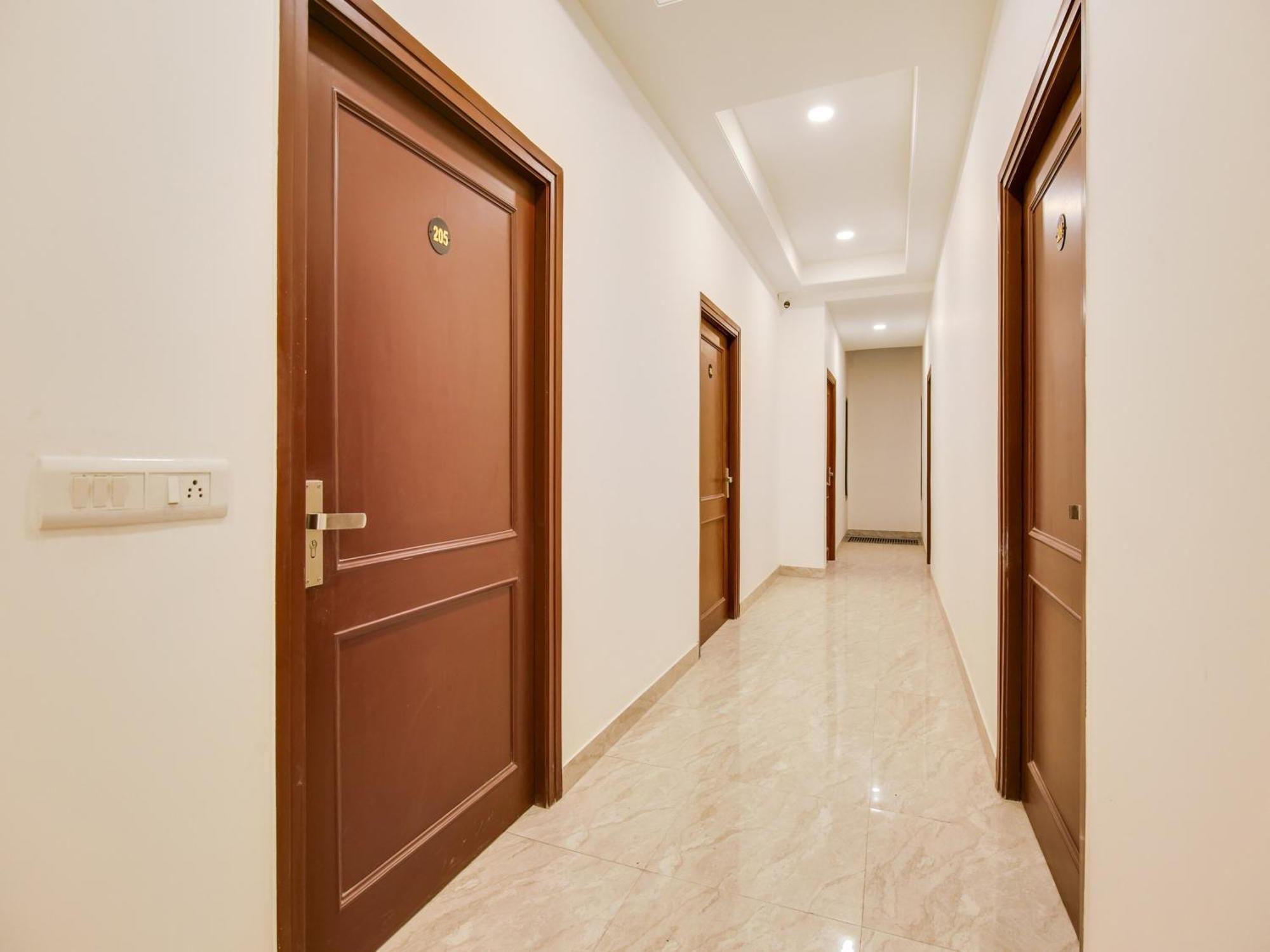 Hotel O Baran Classic Ludhijána Kültér fotó